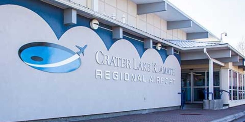 United Airlines LMT Terminal – Crater Lake – Klamath Regional Airport